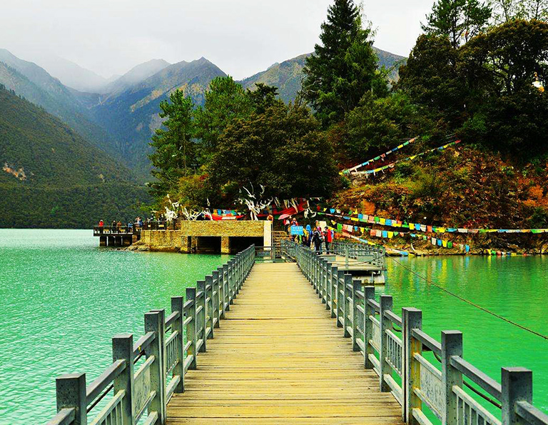 Path to the Center Island in Basum-tso
