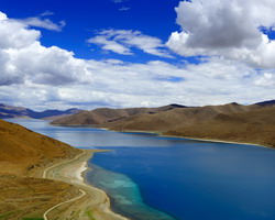 Yamdrok Lake