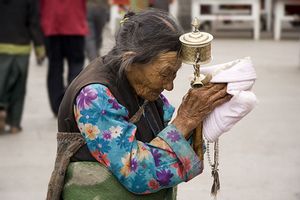 Old Tibetan woman, the Jokhang Circuit Tibet