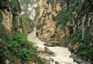Tiger Leaping Gorge at the first bending of Yangtze River