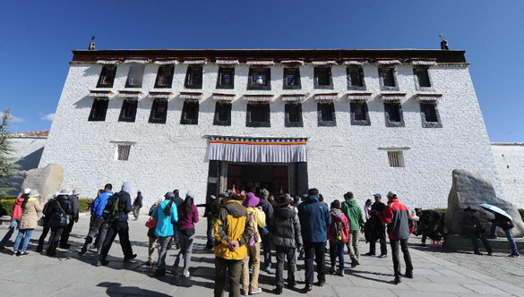 Potala Palace to extend opening hours to meet tourists' demand 