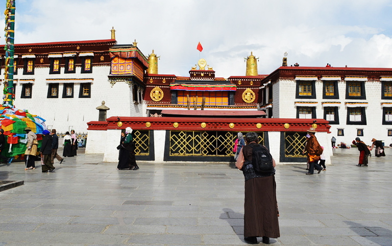 7 Days Lhasa to Kathmandu Overland Tour via Mount Everest