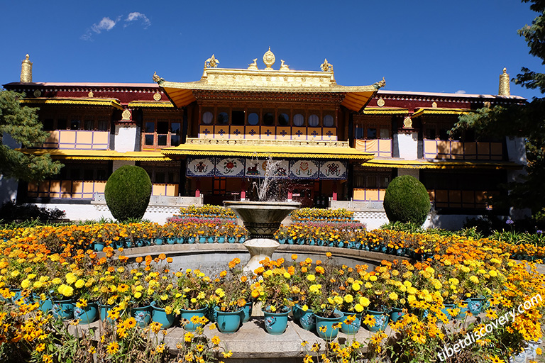 Norbulingka Park