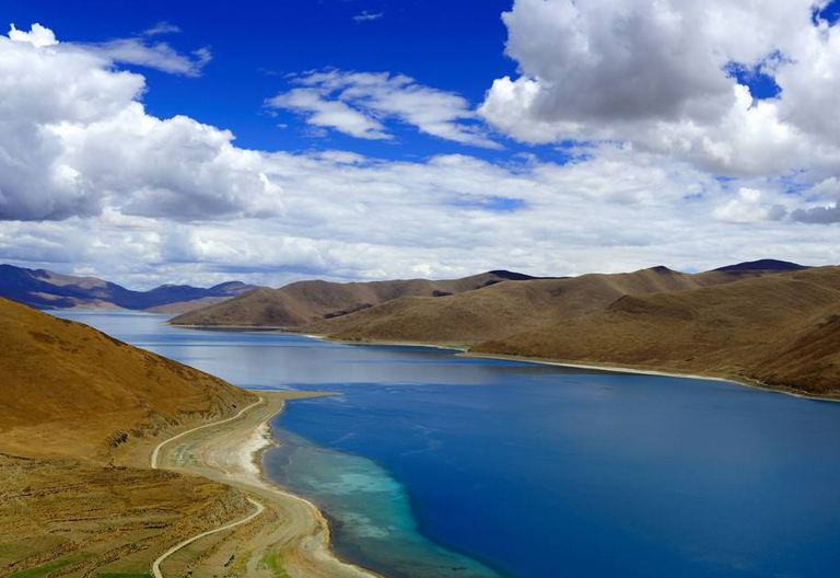 Yamdrok Lake