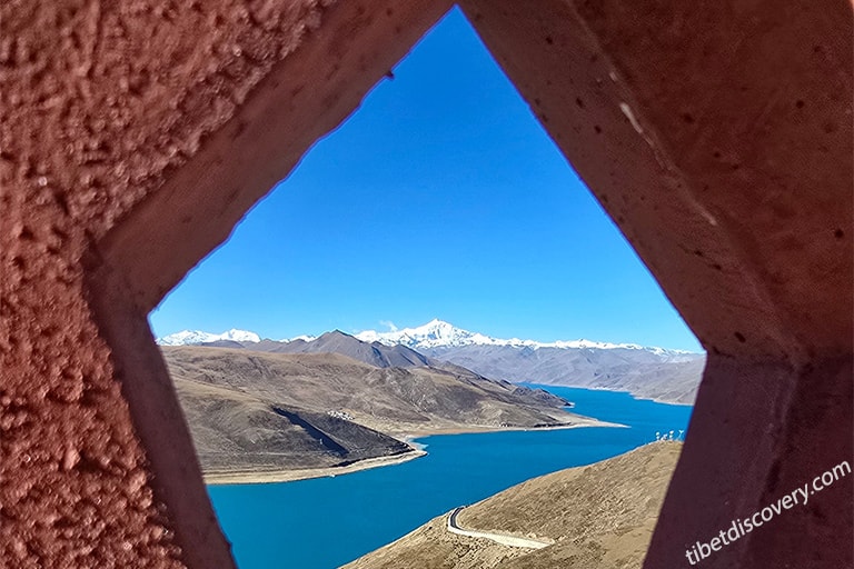 Enjoy Yamdrok Lake View from No.1 Viewing Deck