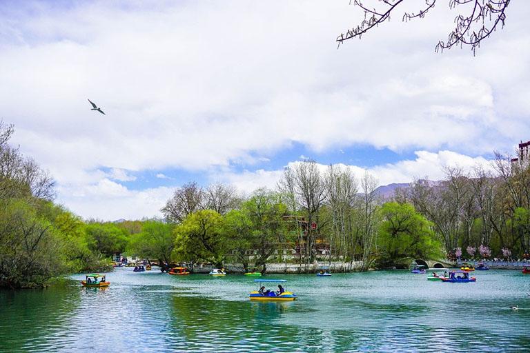 Zongjiao Lukang Park