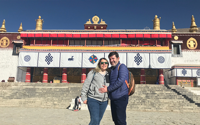 Enviado's family with group with Tibet Discovery