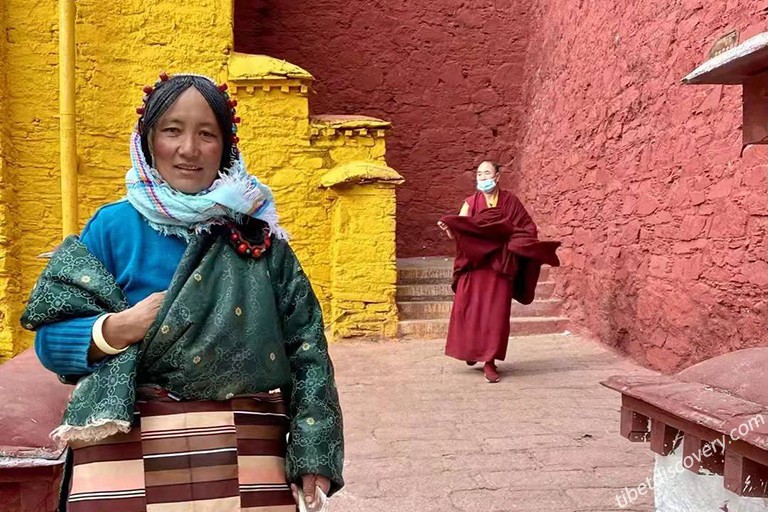 Local Tibetan visiting Ganden Monastery