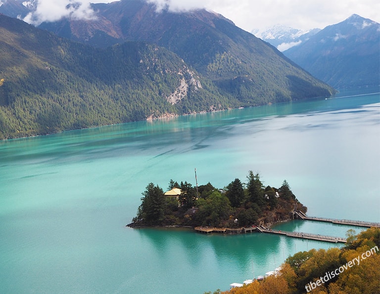 Central Island in Basum-tso Lake Central Island in Basum-tso Lake