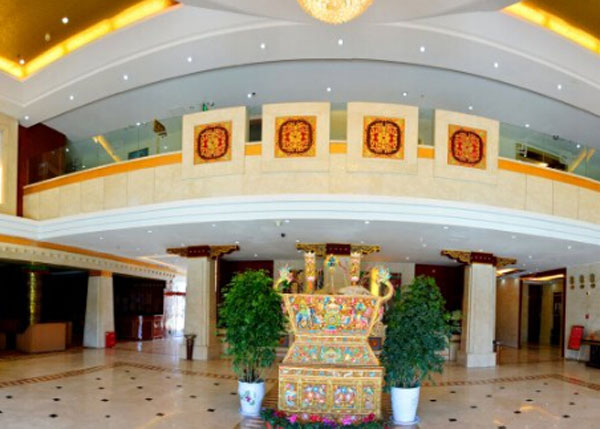 the spacious lobby of the Jiumu Yamei Hotel