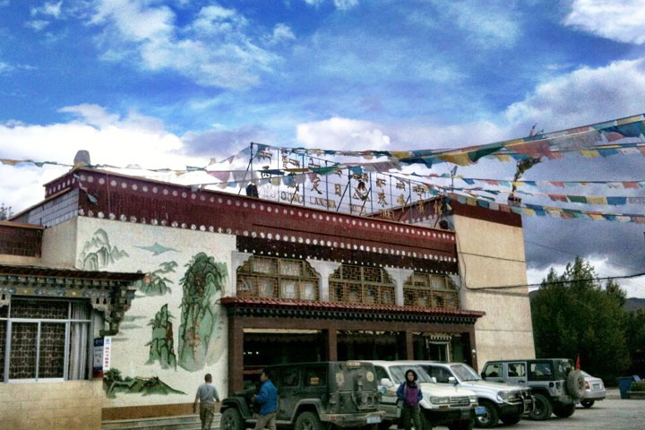 Facade of Everest Hotel
