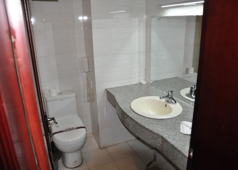 Bathroom of Yeti Hotel Gyantse Bathroom of Yeti Hotel Gyantse