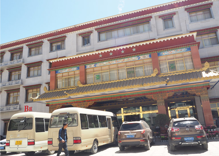 Gate of Cang-gyan Lhasa Hotel 