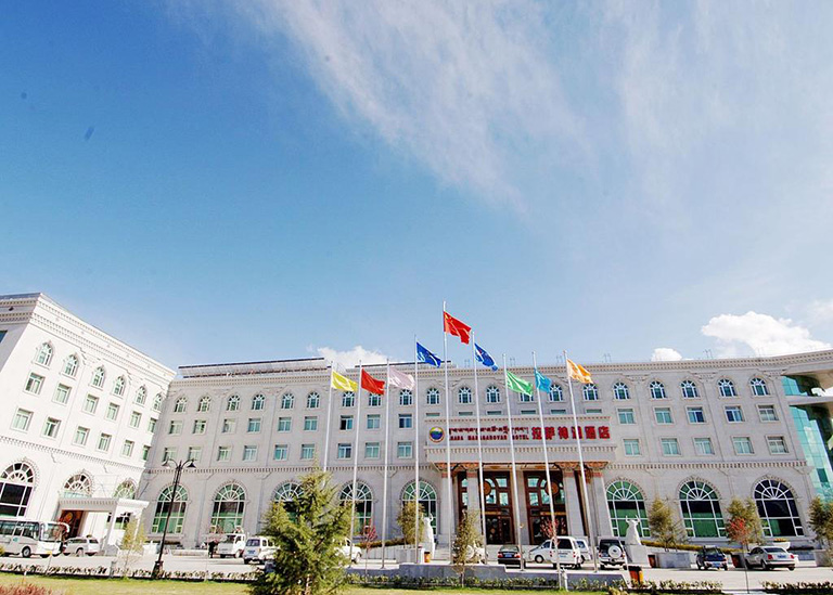 Facade of Lhasa Manasarovar Hotel 