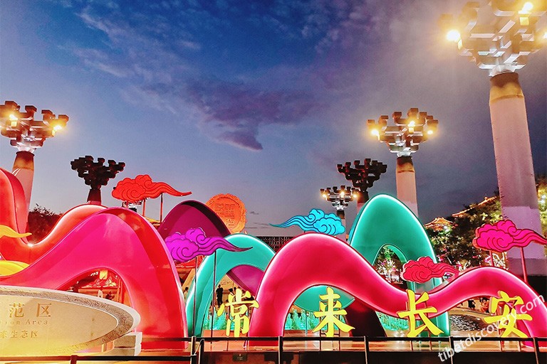 Enjoy amazing nightscape at Grand Tang Dynasty Ever Bright City 