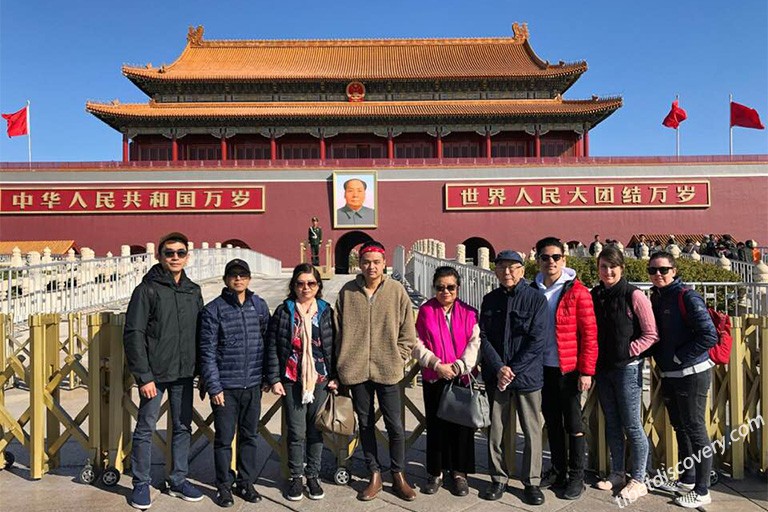 Our guests Khin's group from Singapore visited Tiananmen Square