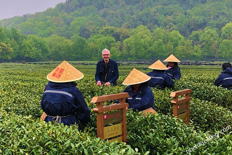 Our Guest Rostell from Danmark visited Meijiawu Tea Village in 2023