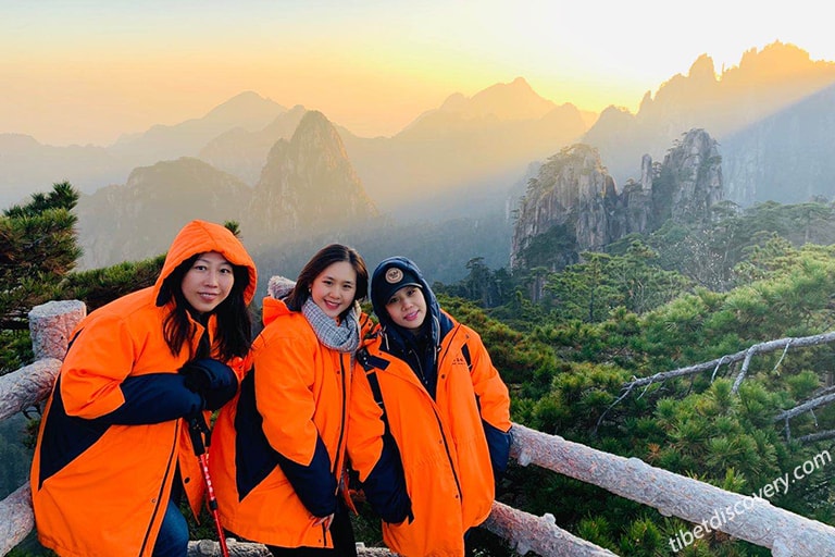 Our Guests Jenny's group from Vietnam enjoyed sunrise on Yellow Mountain
