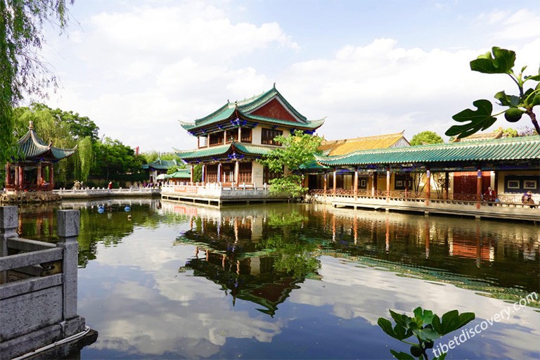 Serene Green Lake Park shot by our guest Marcin from USA in April, 2019