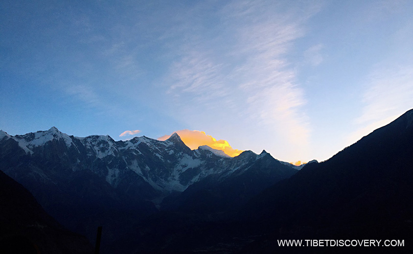 Cloud Behind Namjagbarwa Peak is Turning Red Tibet Trip Story