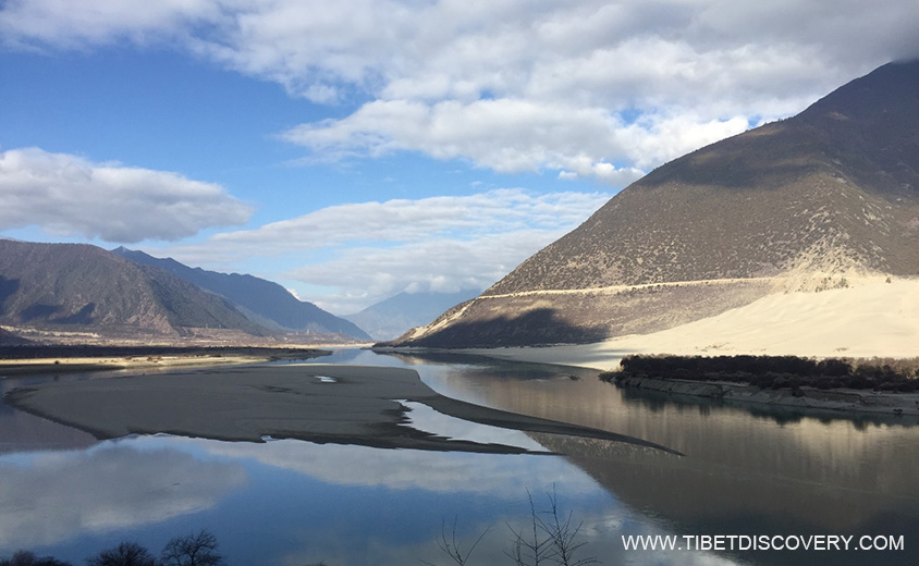 View along the Way to Nanyigou Valley Tibet Trip Story