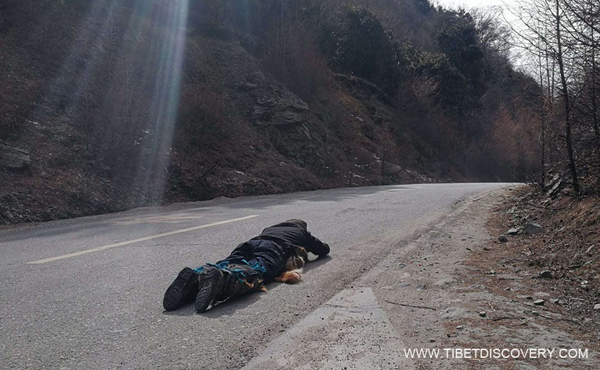 Encounter a Pilgrim on the Way Tibet Trip Story