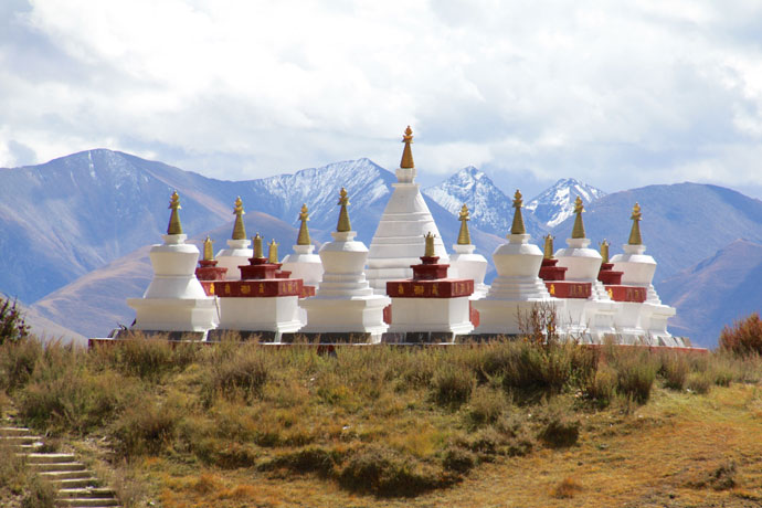 Pagodas in Drak Yerpa Monastery, shared by Wim