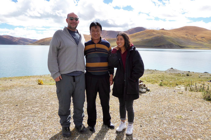 Bob Visited Yamdrok Lake (with the driver & guide)